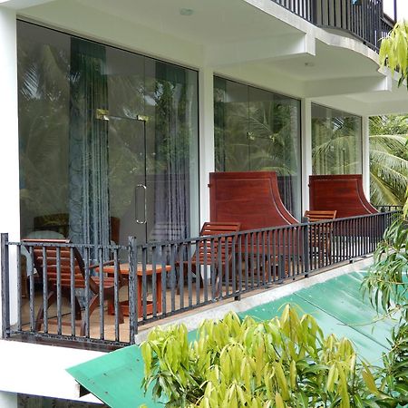 Lake Edge Holiday Inn ทิซซามาฮารามา ห้อง รูปภาพ