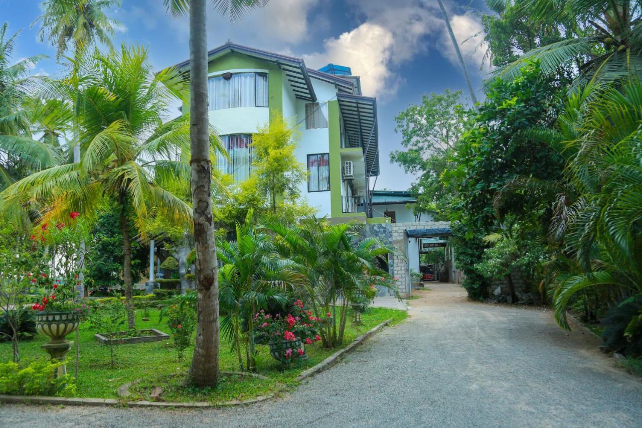 Lake Edge Holiday Inn ทิซซามาฮารามา ภายนอก รูปภาพ