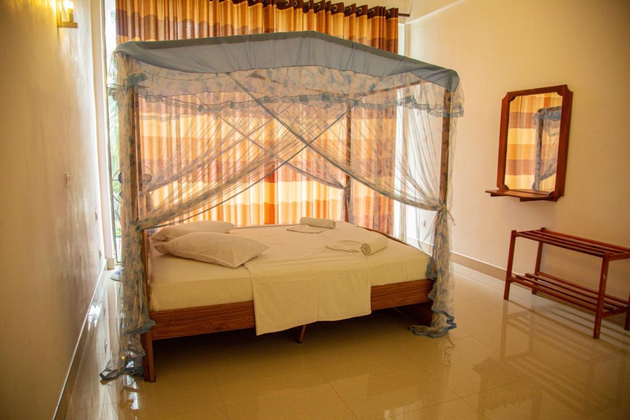 Lake Edge Holiday Inn ทิซซามาฮารามา ภายนอก รูปภาพ