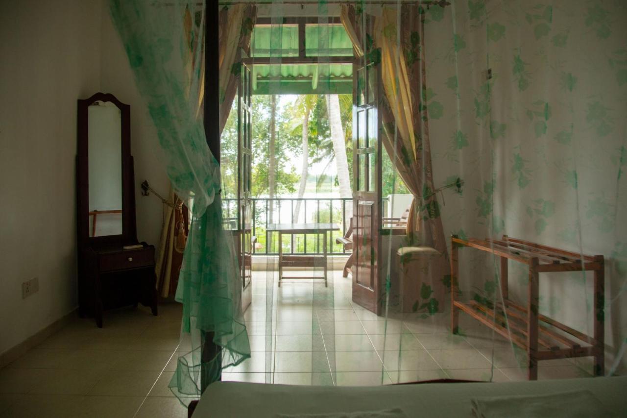 Lake Edge Holiday Inn ทิซซามาฮารามา ภายนอก รูปภาพ