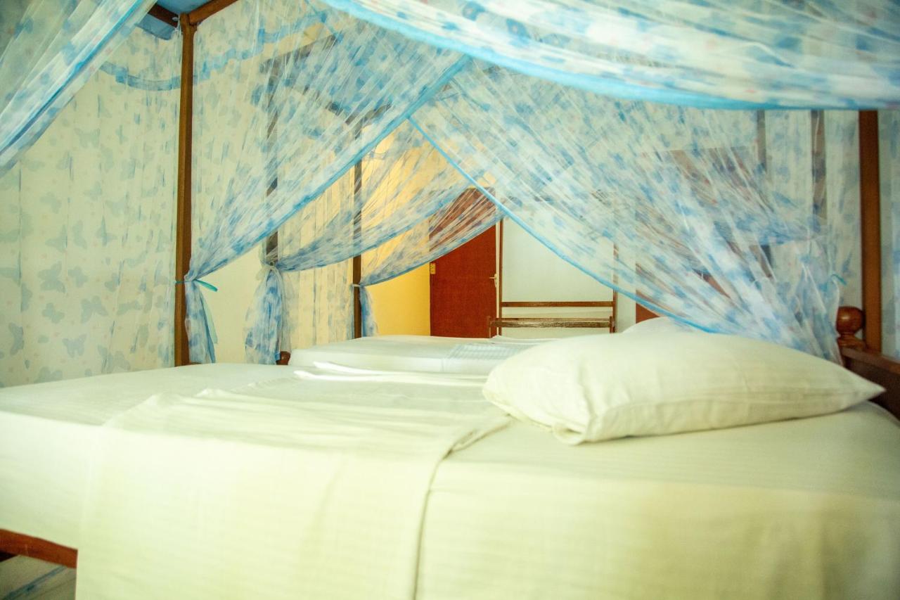 Lake Edge Holiday Inn ทิซซามาฮารามา ภายนอก รูปภาพ
