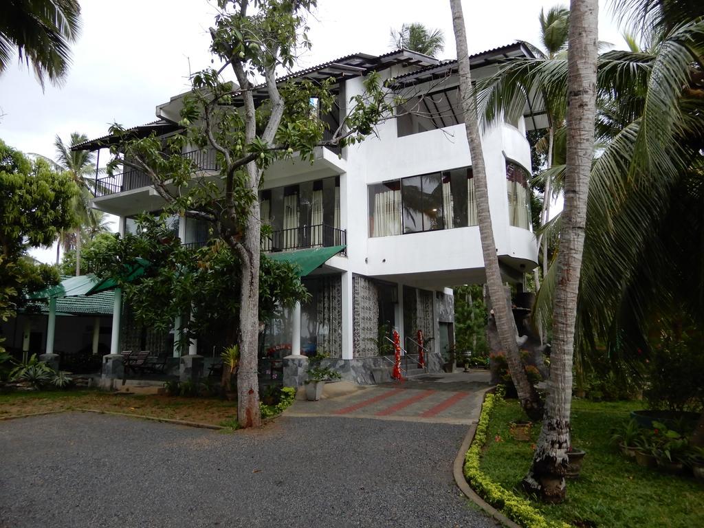 Lake Edge Holiday Inn ทิซซามาฮารามา ภายนอก รูปภาพ