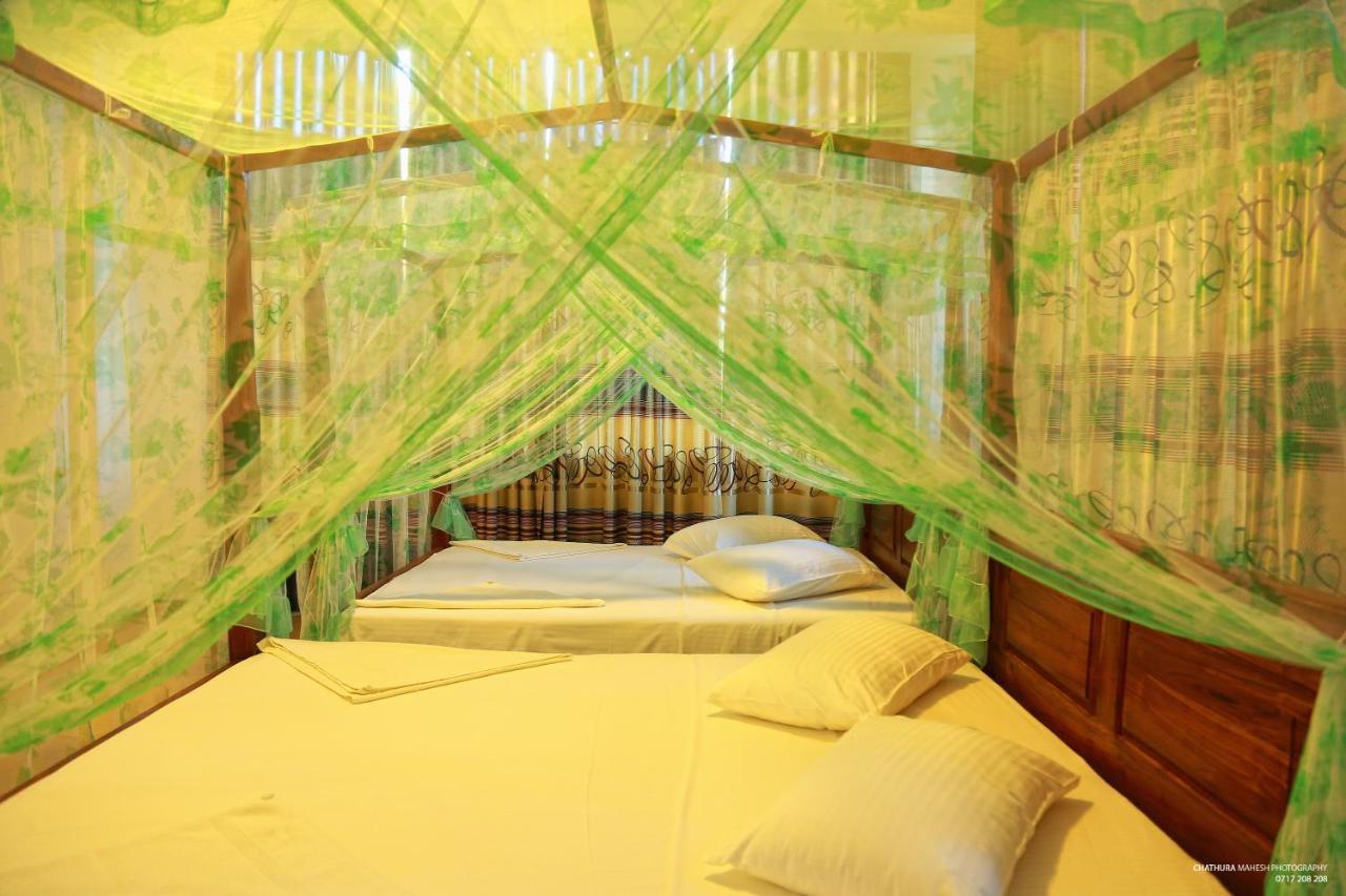 Lake Edge Holiday Inn ทิซซามาฮารามา ภายนอก รูปภาพ