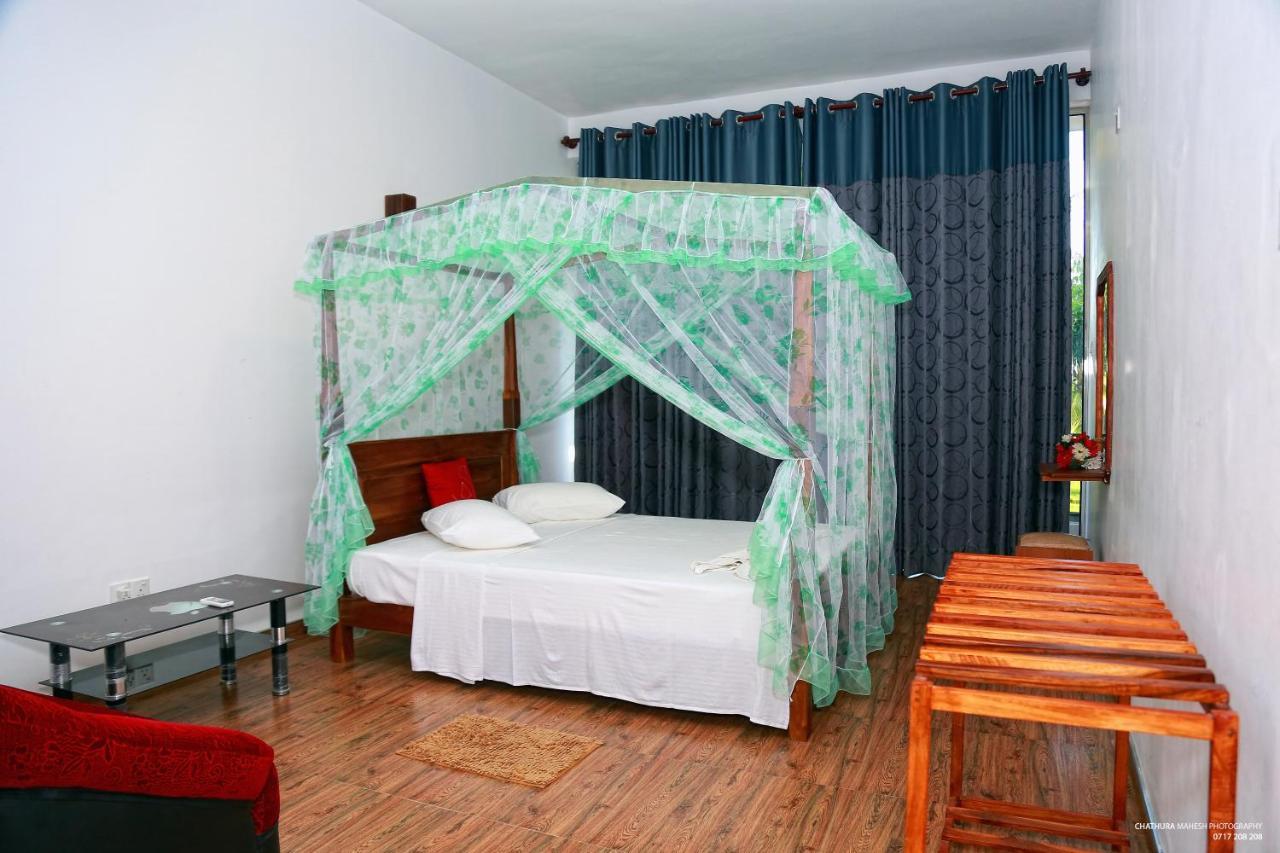 Lake Edge Holiday Inn ทิซซามาฮารามา ภายนอก รูปภาพ