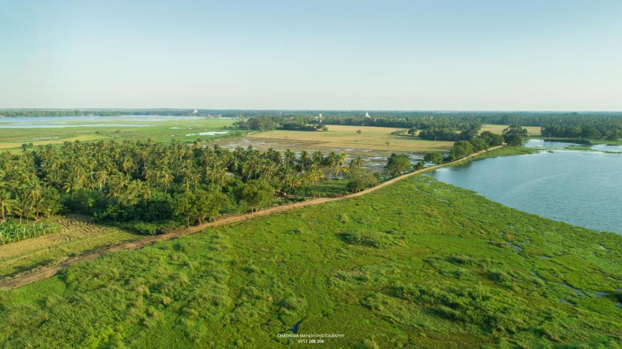 Lake Edge Holiday Inn ทิซซามาฮารามา ภายนอก รูปภาพ